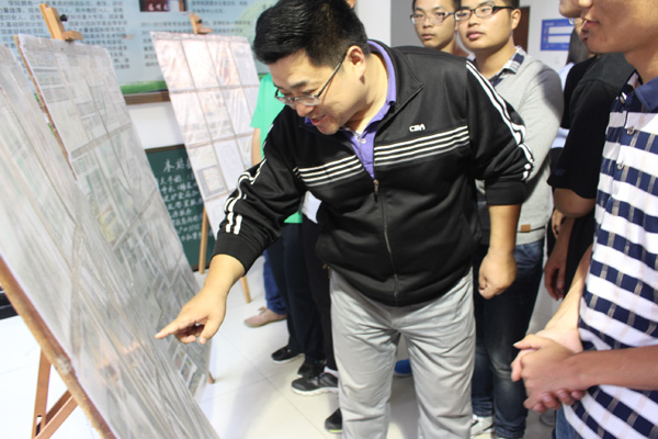 顾国晨校友在机械工程学院举办专业邮展2.jpg