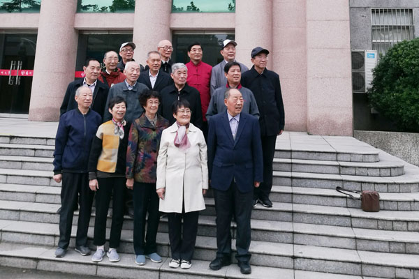 离别母校五十载 师生相聚话真情——畜牧专业1967届校友毕业50周年返校聚会10.jpg