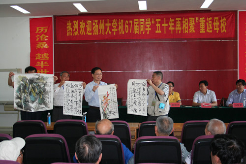 喜结同窗缘 再续同学情 ——机械制造工艺与设备专业67届校友“五十年再相聚” 重返母校3.jpg