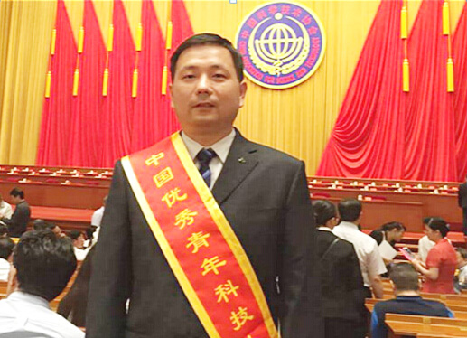 陆宴辉校友荣获“中国优秀青年科技人才奖”1.jpg