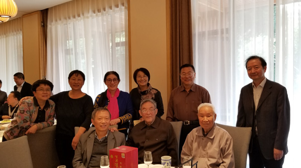 金秋相聚 共话当年——英语专业1978级校友举行纪念入学40周年返校聚会活动5.jpg