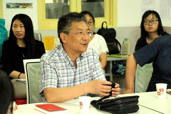 长江学者华学诚校友与文学院学子谈人生与治学1.jpg