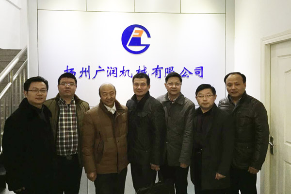 物理科学与技术学院拜访扬州广润机械有限公司总经理王彩余等校友1.jpg