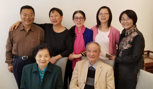 金秋相聚 共话当年——英语专业1978级校友举行纪念入学40周年返校聚会活动4.jpg