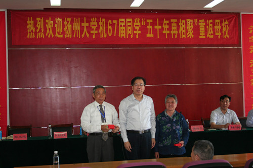 喜结同窗缘 再续同学情 ——机械制造工艺与设备专业67届校友“五十年再相聚” 重返母校4.jpg