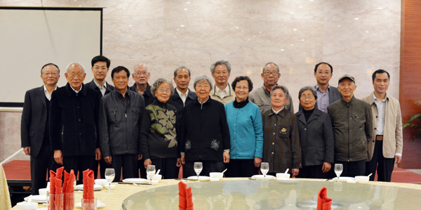 风雨兼程三十年 再聚母校叙情缘——机8301、02、03班毕业30周年返校聚会4.jpg