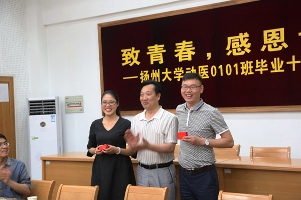 动医0101班举行“致青春,感恩母校”毕业10周年聚会活动2.jpg