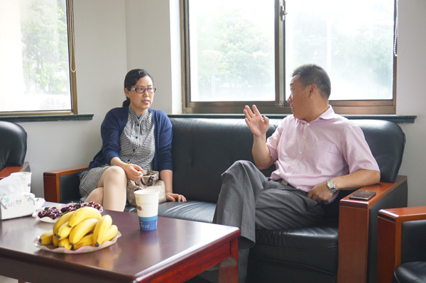 陈耀副校长看望上海闵联园艺有限公司董事长余进校友2.jpg