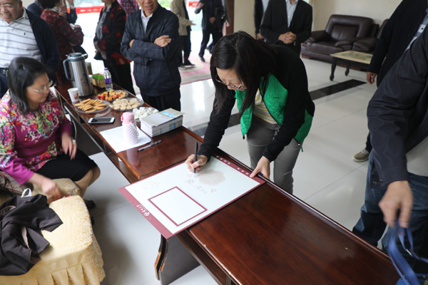 金秋相聚 共话当年——英语专业1978级校友举行纪念入学40周年返校聚会活动2.jpg